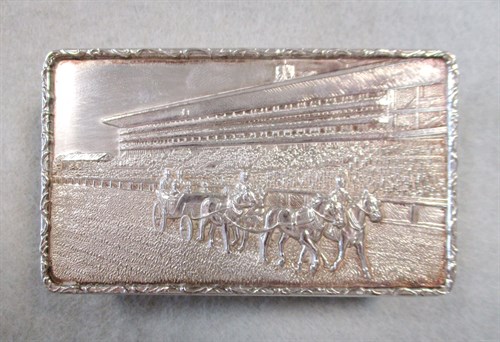 Lot 321 - A 20th century silver snuffbox together with a pair of onyx marble ashtrays by Garrard & Co