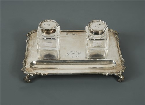 Lot 654 - A George V silver table ink stand