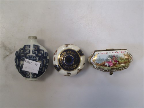 Lot 36 - A German porcelain snuff box, decorated in the...