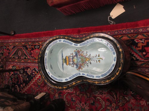 Lot 380 - A black lacquered and Chinioserie decorated...