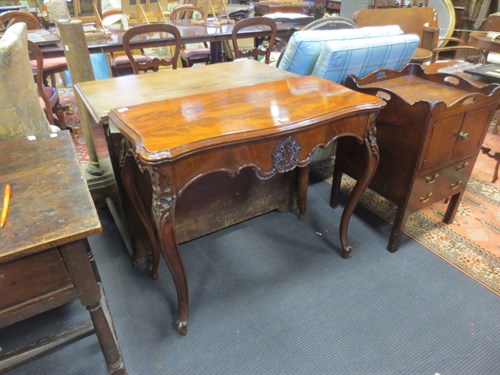 Lot 609 - A French figured mahogany serpentine front tea...