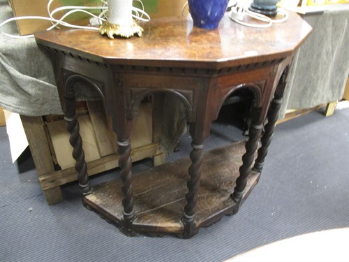 Lot 564 - An oak credence table in 17th century style,...