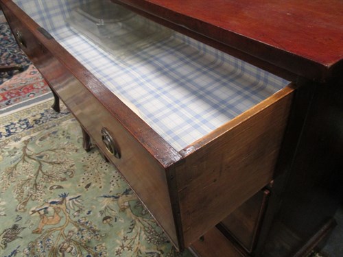 Lot 685 - An early 19th century mahogany small chest of...