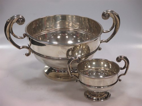 Lot 415 - An Edward VII silver two-handled bowl by...