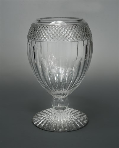 Lot 10 - A large Mario Cioni cut glass vase