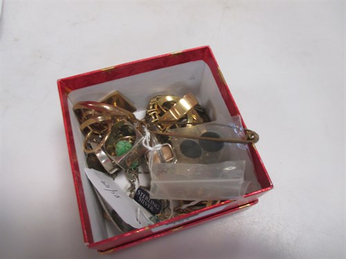 Lot 181 - A collection of 9ct jewellery and a 9ct...