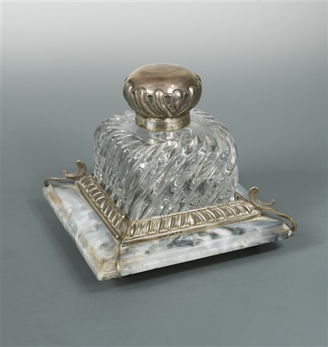 Lot 627 - A Victorian silver inkwell and stand