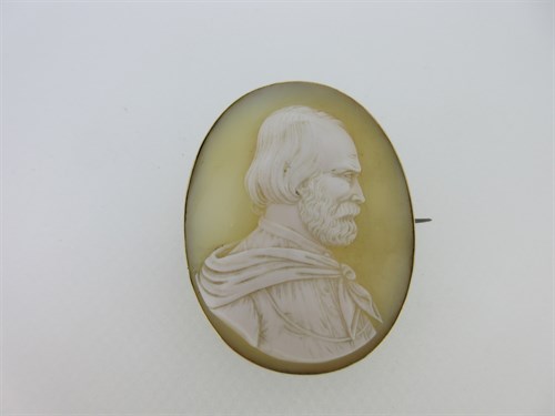 Lot 143 - A signed mid 19th century shell cameo depicting Garibaldi