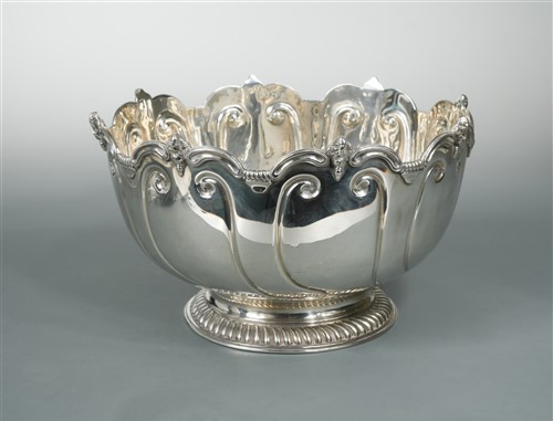 Lot 634 - An Edward VII silver monteith