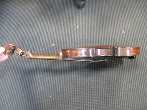 Lot 292 - A German violin with Stradivarius label (full...