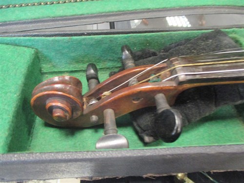 Lot 292 - A German violin with Stradivarius label (full...