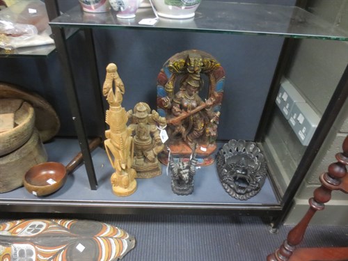 Lot 40 - A quantity of various 20th century tribal...