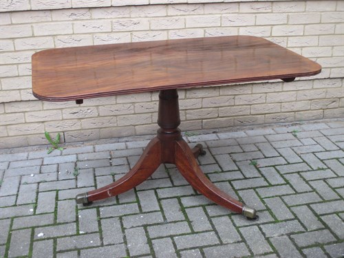 Lot 446 - A Regency rectangular mahogany breakfast table