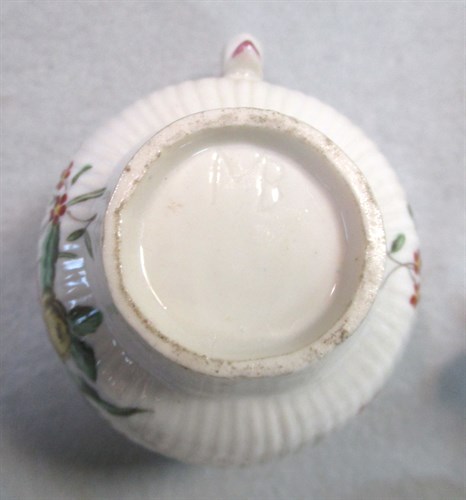 Lot 6 - A Mennecy custard cup and cover, circa 1760,...