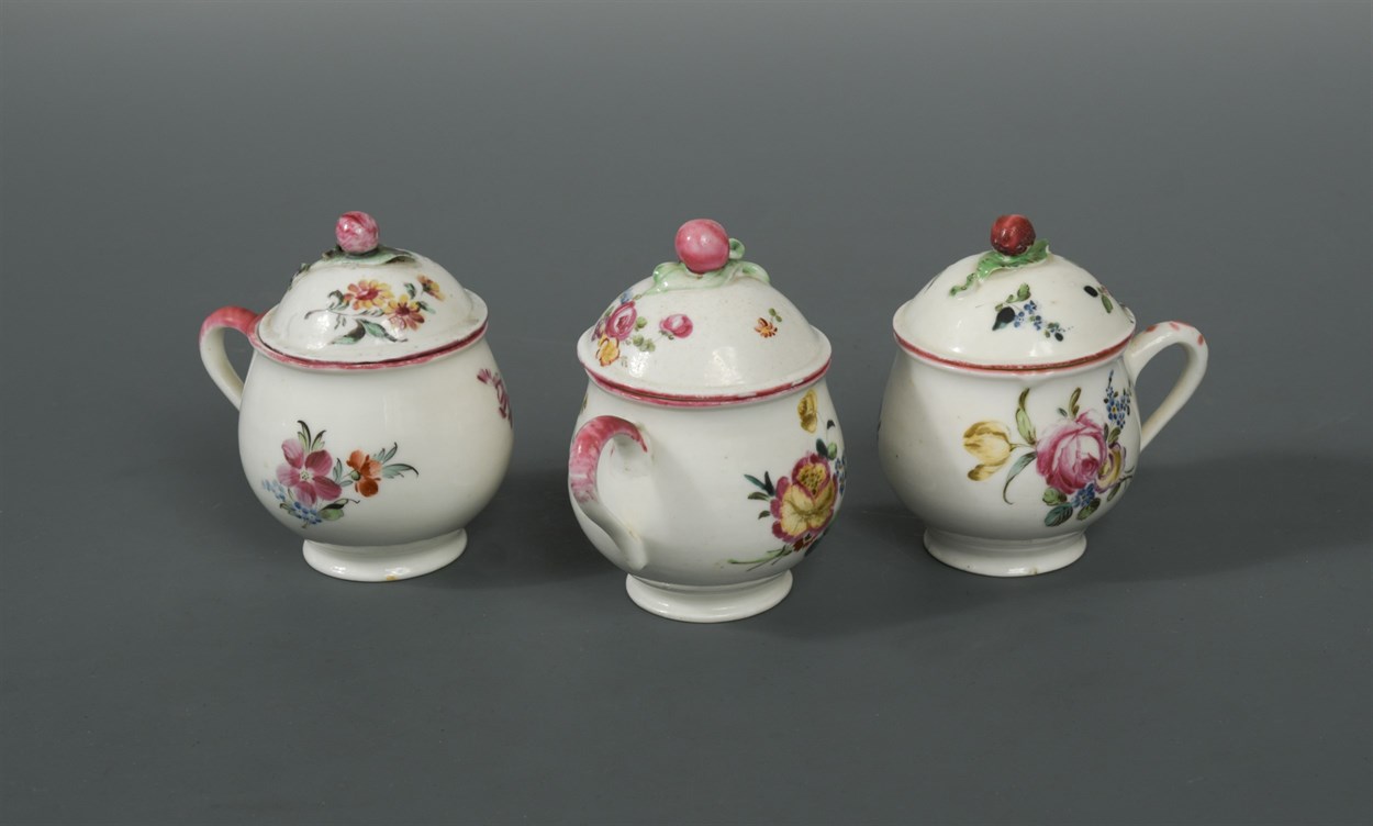 Lot 8 - Three Mennecy custard cups and covers, circa...
