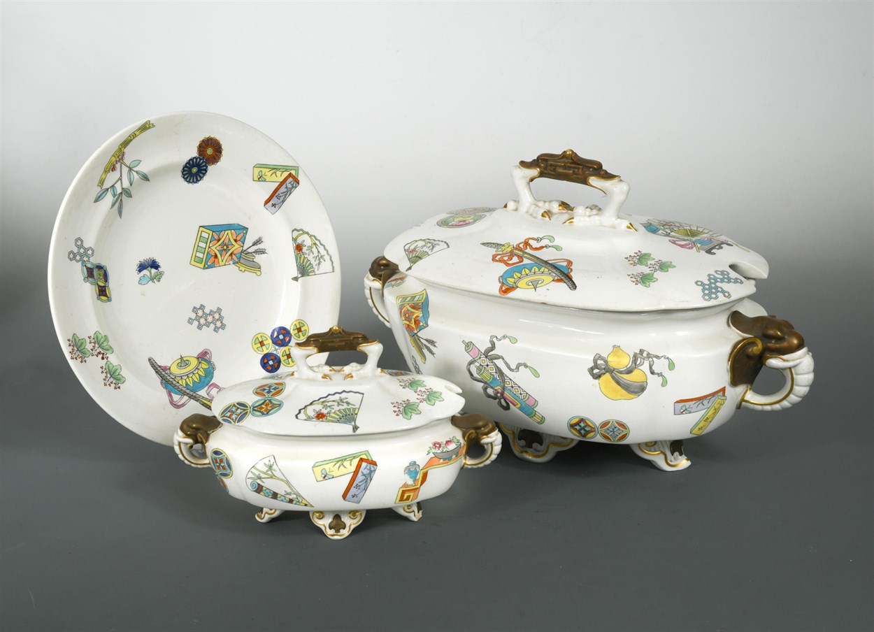 Lot 11 - A Royal Worcester Aesthetic Movement part dinner service