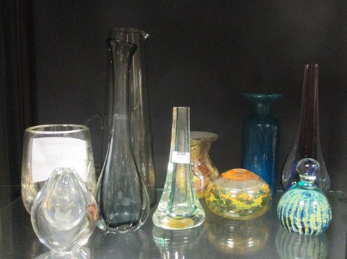 Lot 102 - A collection of mostly mid-century glasswares