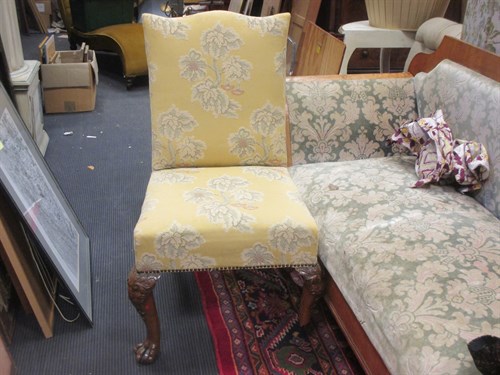 Lot 425 - An 18th century Irish walnut side chair - a/f