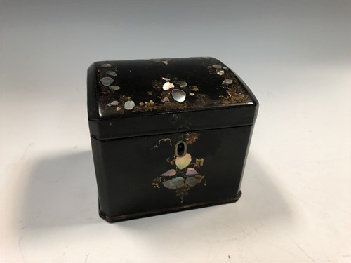 Lot 380 - A 19th century papier maché tea caddy by Jennens & Bettridge