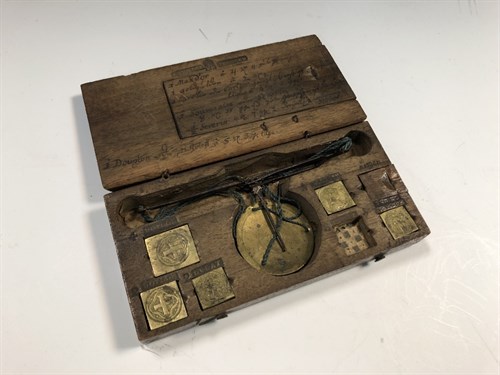 Lot 417 - A walnut cased coin balance scale, German, 18th century