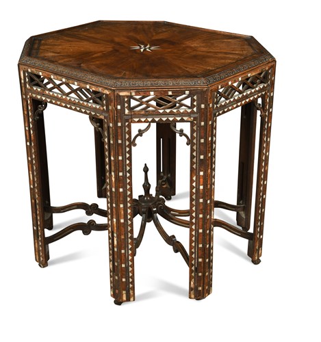 Lot 454 - A George II shaped mahogany casket stand