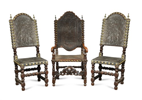 Lot 465 - A 17th century Spanish walnut armchair