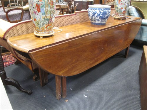 Lot 413 - A 19th century mahogany wake table
