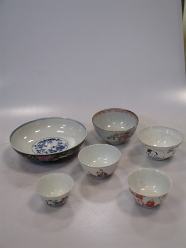 Lot 30 - A Chinese ogee shaped tea bowl painted with...