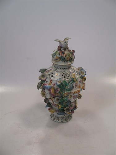 Lot 7 - An Bow porcelain 18th century frill vase and...