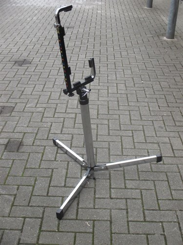 Lot 165 - An adjustable accordion stand