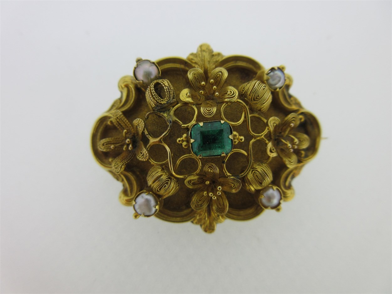 Lot 307 - An emerald, seed pearl and filigree brooch circa 1840 with hairwork compartment
