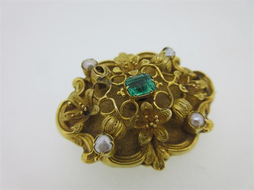 Lot 307 - An emerald, seed pearl and filigree brooch circa 1840 with hairwork compartment