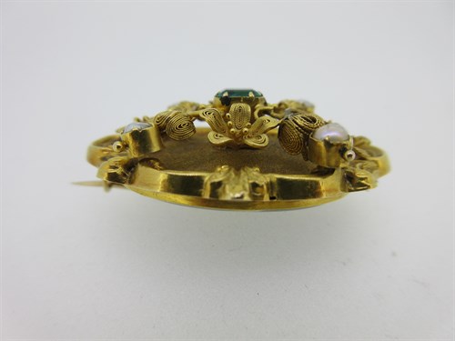 Lot 307 - An emerald, seed pearl and filigree brooch circa 1840 with hairwork compartment