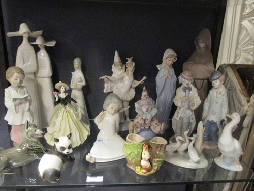 Lot 66 - A collection of Lladro figures, including...