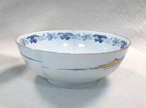 Lot 3 - A London Delft blue and white shallow bowl, probably Lambeth