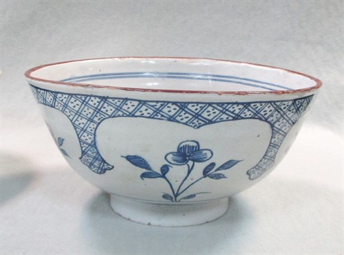 Lot 3 - A London Delft blue and white shallow bowl, probably Lambeth
