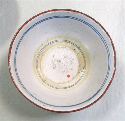 Lot 3 - A London Delft blue and white shallow bowl, probably Lambeth