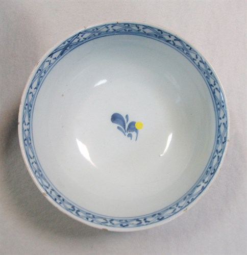 Lot 3 - A London Delft blue and white shallow bowl, probably Lambeth