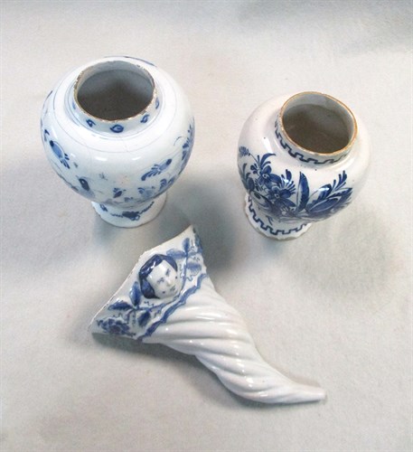 Lot 2 - A Delft blue and white cornucopia wall pocket