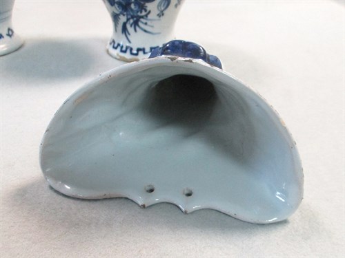 Lot 2 - A Delft blue and white cornucopia wall pocket