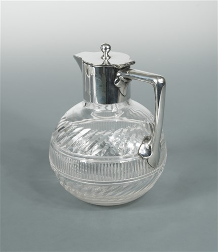 Lot 504 - An early 20th century silver plated claret jug