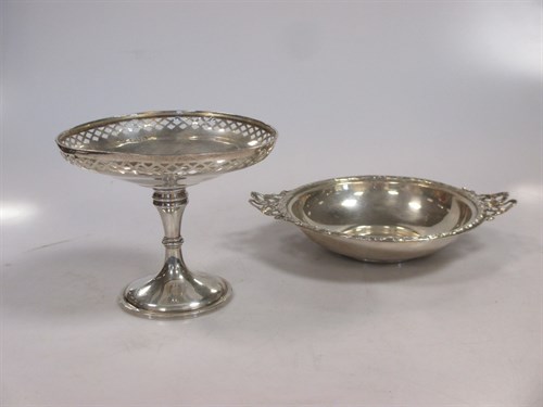 Lot 205 - A silver shallow bowl, early 20th century,...