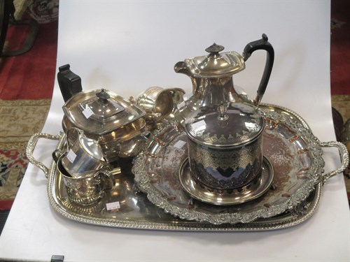 Lot 206 - A small George II silver two handled cup,...