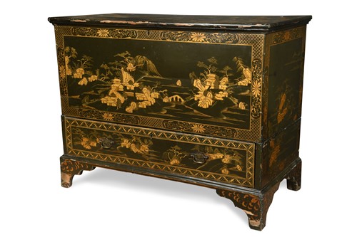 Lot 430 - A Japanned chest
