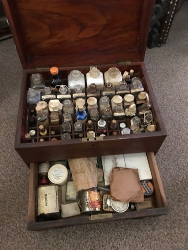 Lot 391 - A late Victorian domestic medicine chest