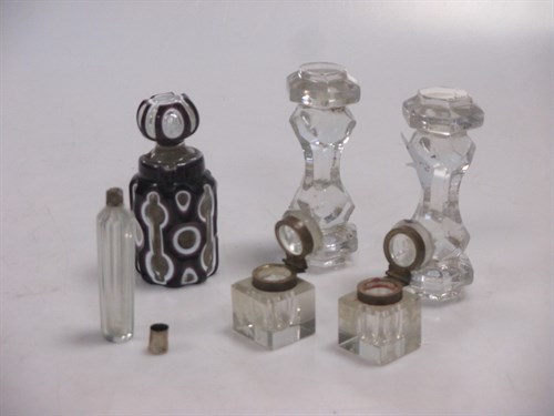 Lot 125 - A 19th century vaseline glass scent bottle and...