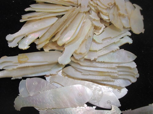 Lot 126 - A collection of Chinese mother of pearl gaming...