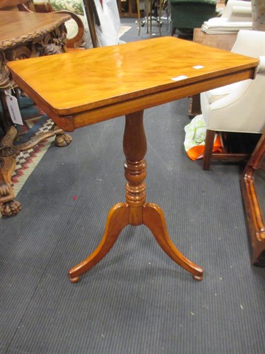 Lot 366 - A 19th Century Satinwood Pedestal Table, 55cm W