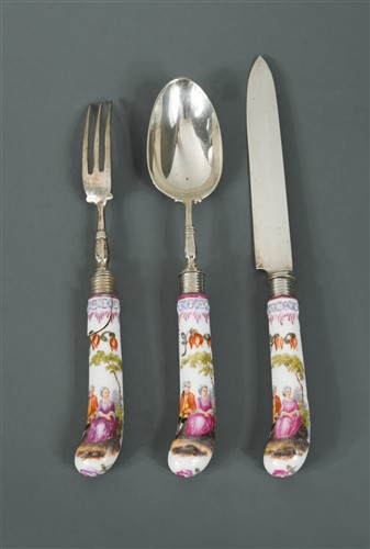Lot 619 - A 27 piece set of Victorian silver dessert cutlery and flatware with 27 additions