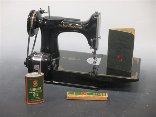 Lot 166 - Singer Sewing Machine